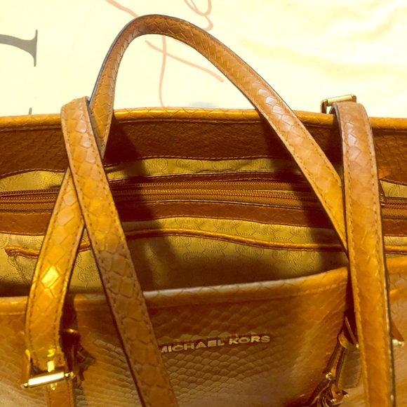 Authentic Michael Kors Tote . Real embossed - Picture 1 of 3